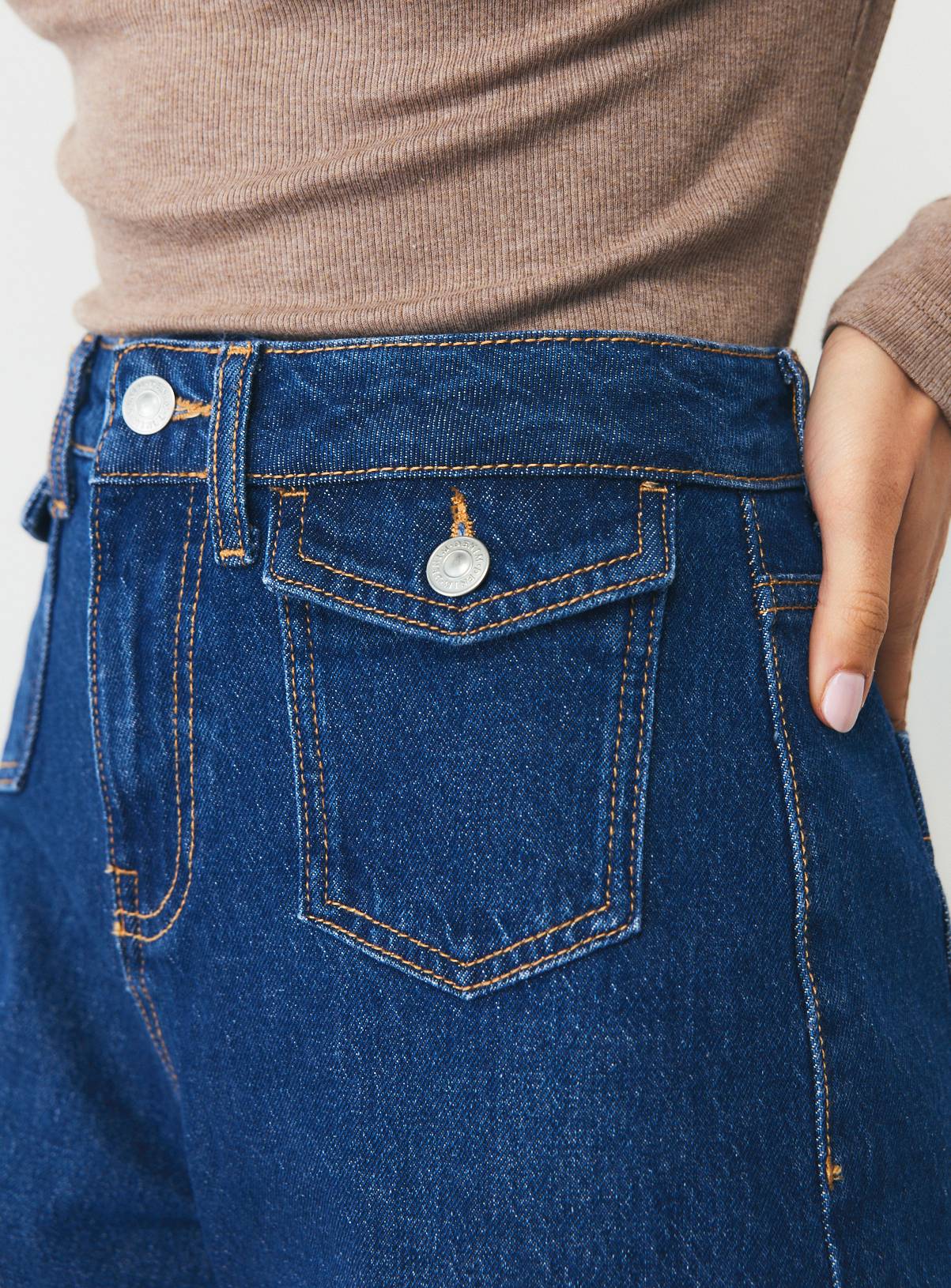 Patch Pocket Relaxed Flare Jeans 18S - Image 2